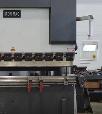 Гидравлический листогибочный пресс IRONMAC HPB-T 125/2500